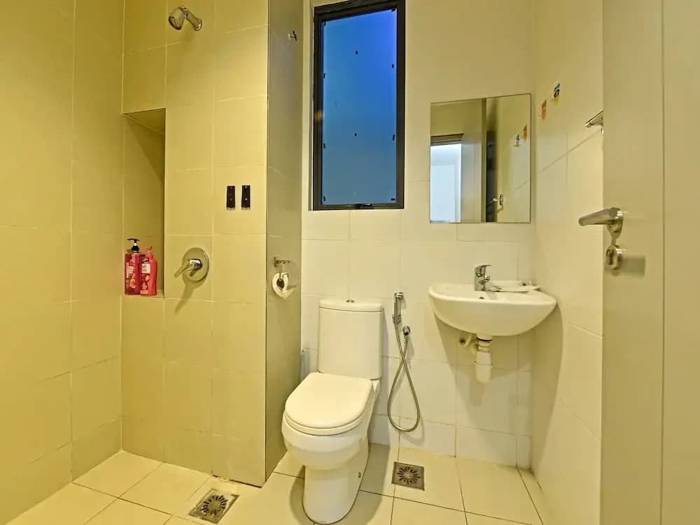 OYO Home  90581 1 Tebrau Residence - photo 5