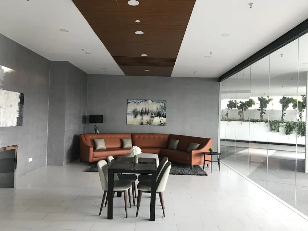 The Landmark Penthouse Luxury Condo by Casa Accommodation - photo 10