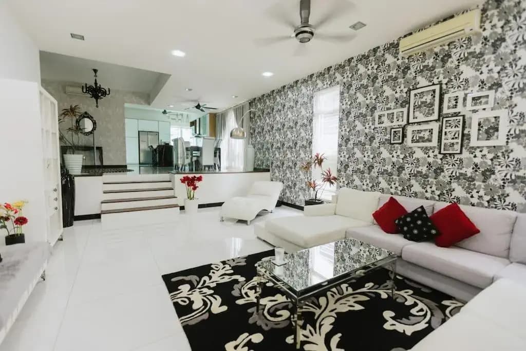 Luxury House near KL City for Vacation and Retreat - photo 1