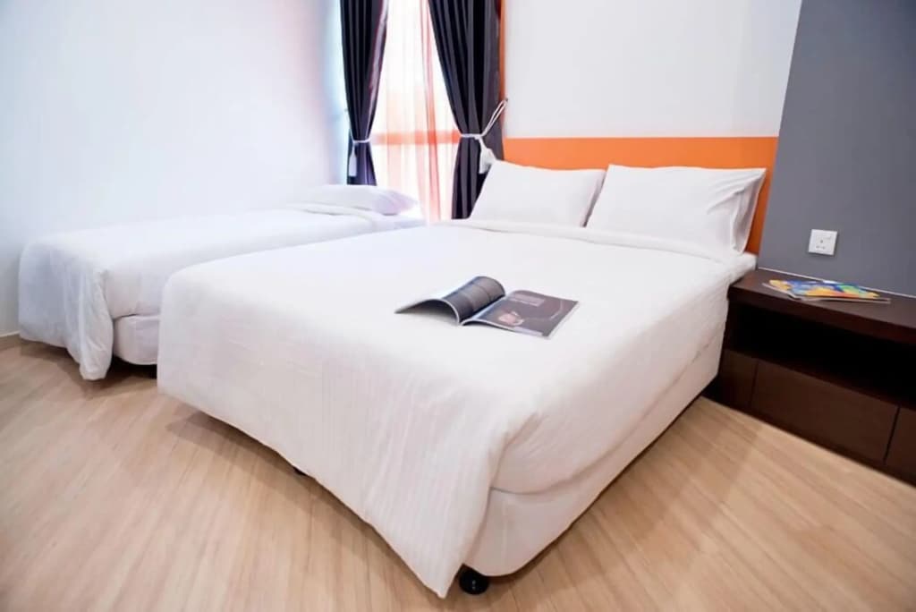 Big Orange Hotel - photo 3