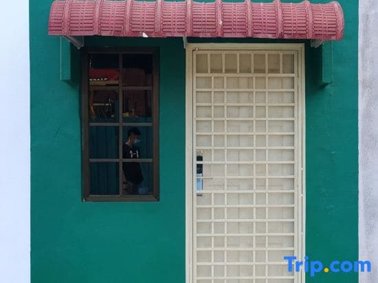 Jenjarom No. 32 Modern Cozy Homestay for 4 Pax by BeeStay - photo 1