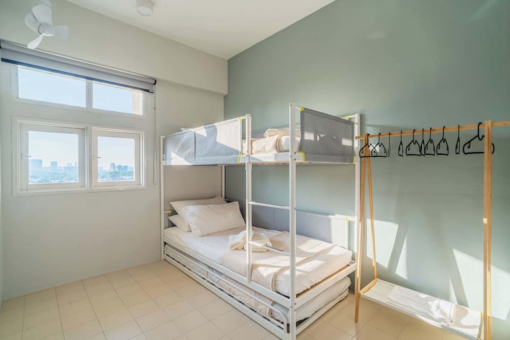 Stylish 3BR Stay Near Gurney Drive, Free Parking - photo 18