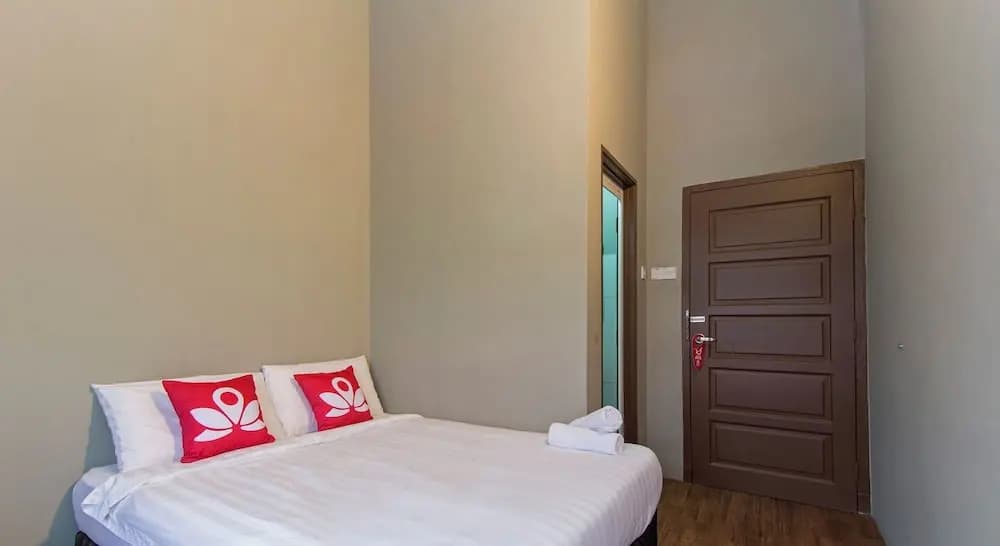 ZEN Rooms Basic Imbi - photo 20
