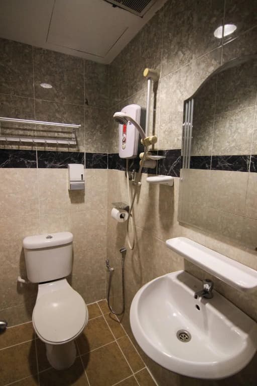 Hotel Zamburger Taman Nusa Bestari - photo 4