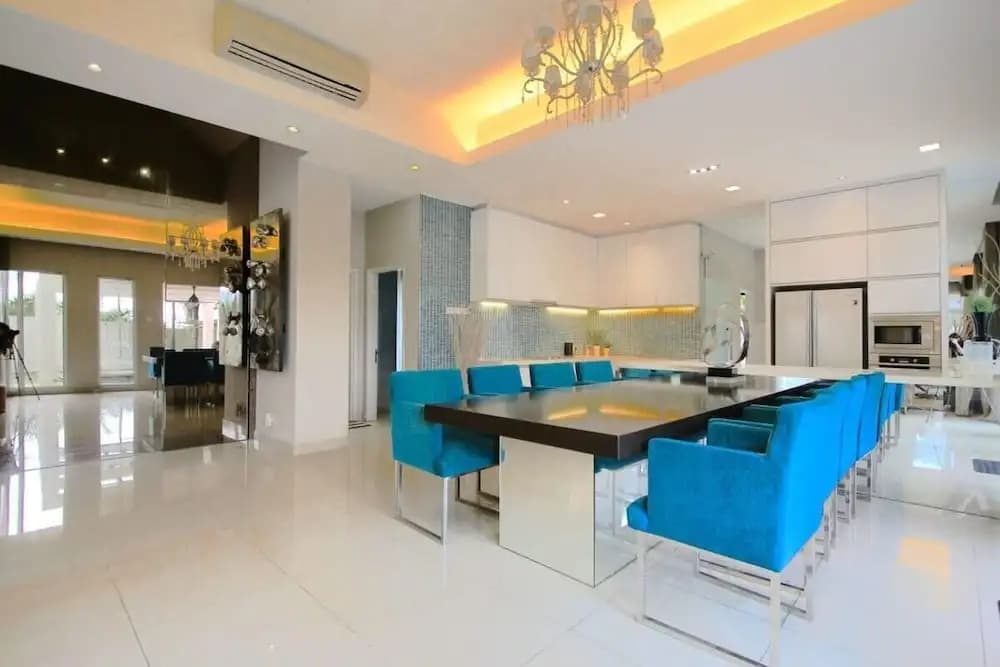 Chic 4BR Oasis With Gazebo, Your Dream Getaway - photo 14