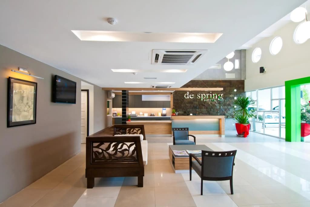 De Spring Hotel - photo 2