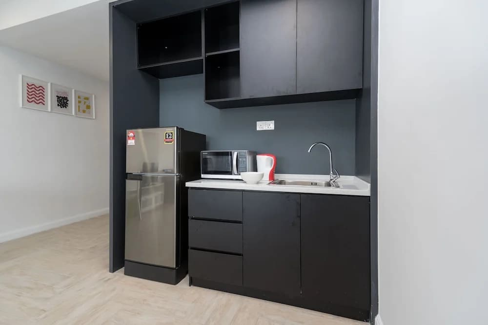 OYO Home 44050 Essential Studio Empire Marriot - photo 12