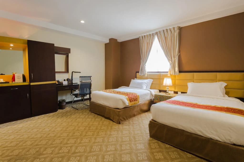 Hallmark Crown Hotel - photo 6