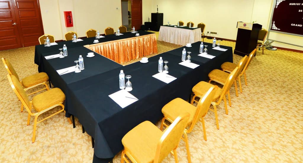 Grand Puteri Hotel - photo 17
