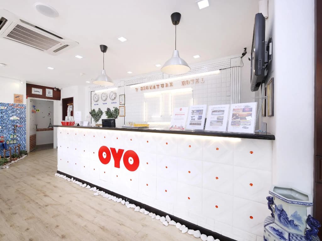 OYO 43963 T Signature Hotel - photo 2