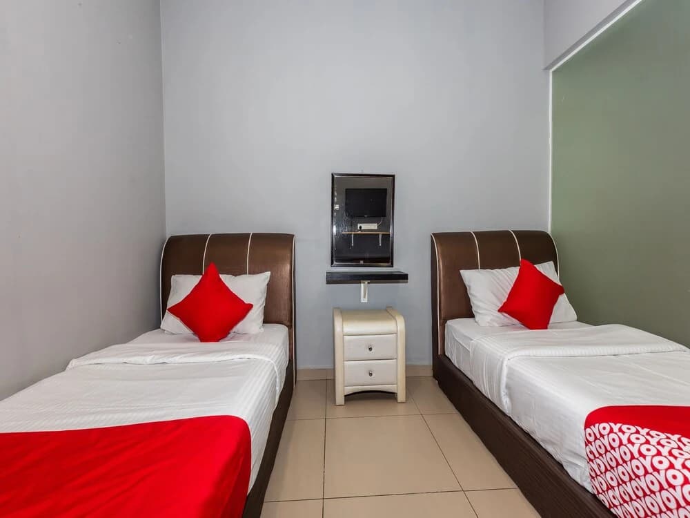 Ho Hotel by OYO Rooms - photo 2