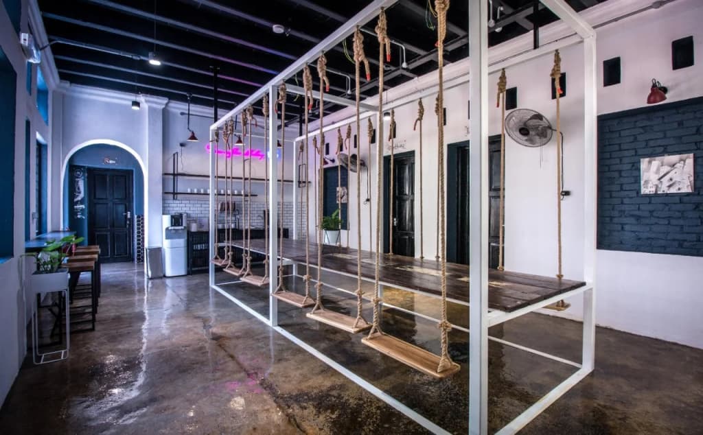 The Brownstone Hostel & Space - photo 14