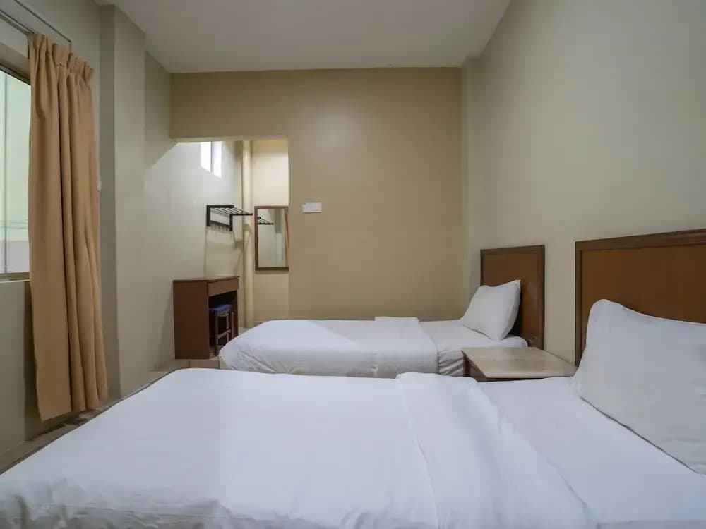 OYO 90576 Holiday Dive Inn - photo 4