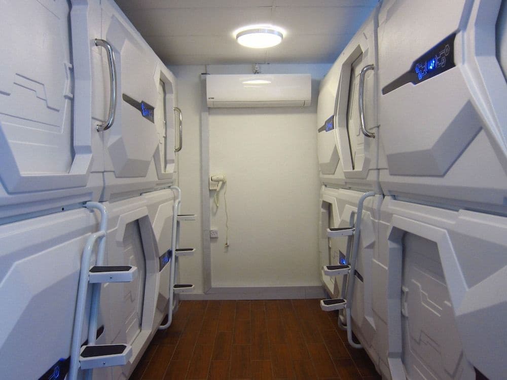 Aloha Capsule Hostel - photo 2