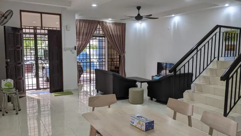 Johor Bahru 6 Bedrooms Corner House: Big & Comfort - photo 10