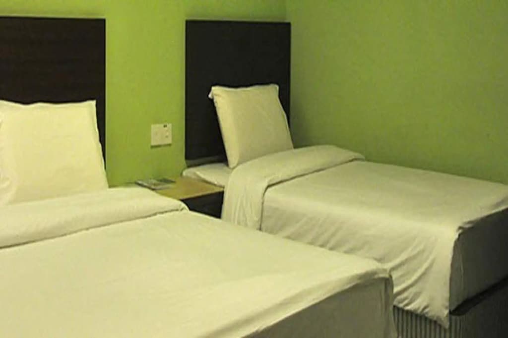 Golden Bay Hotel - photo 17