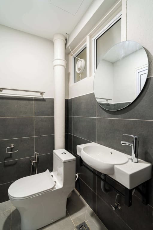 Stylish 3BR Stay Near Gurney Drive, Free Parking - photo 10