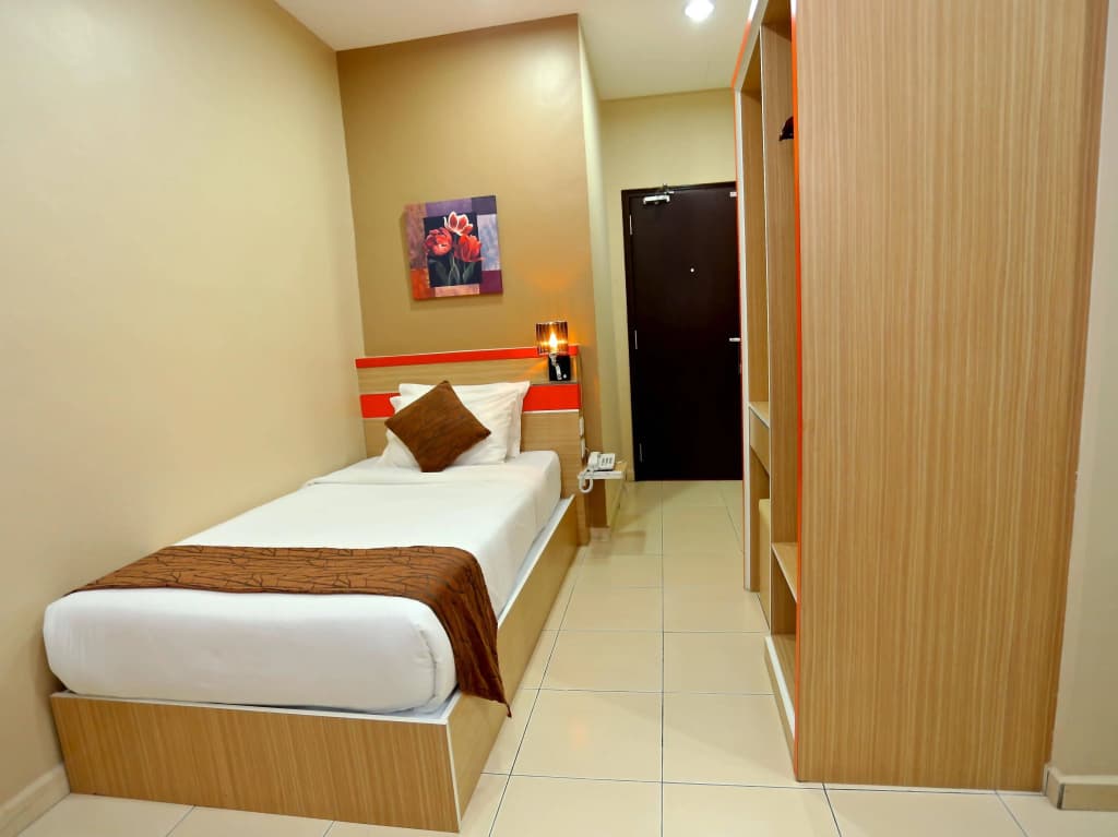 Orange Inn Hotel - photo 2