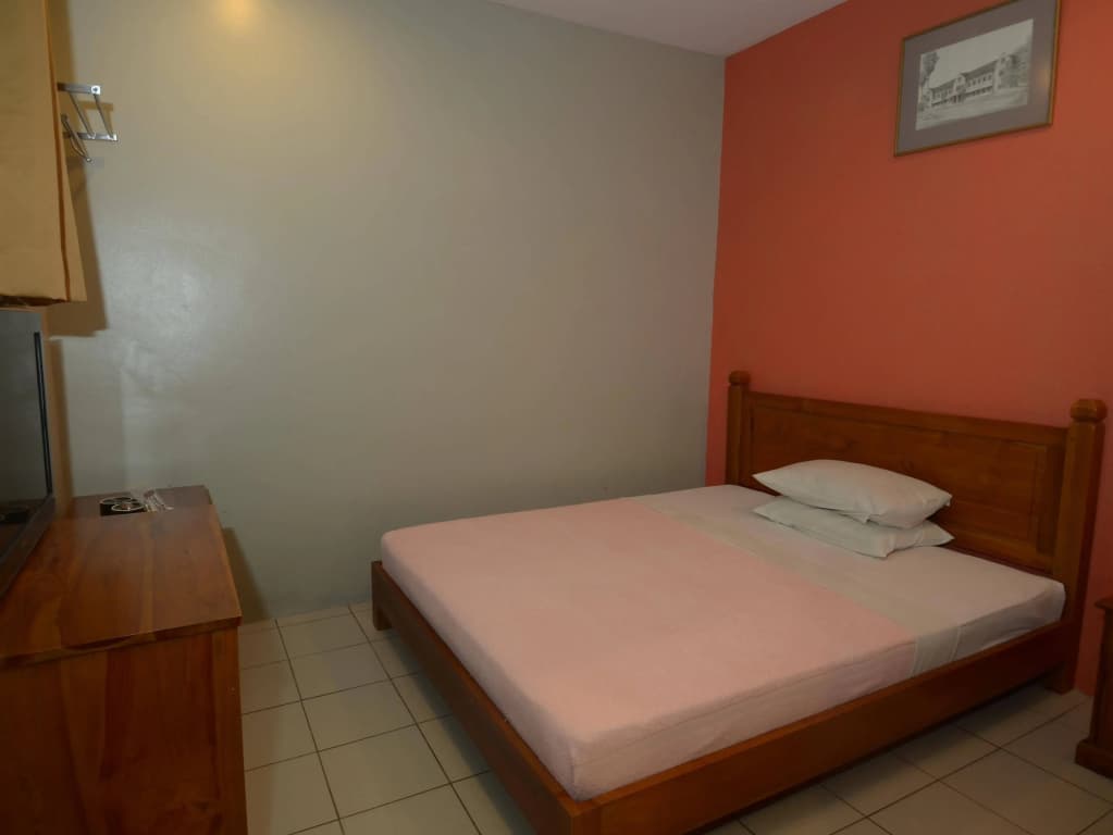 John's Place - photo 2