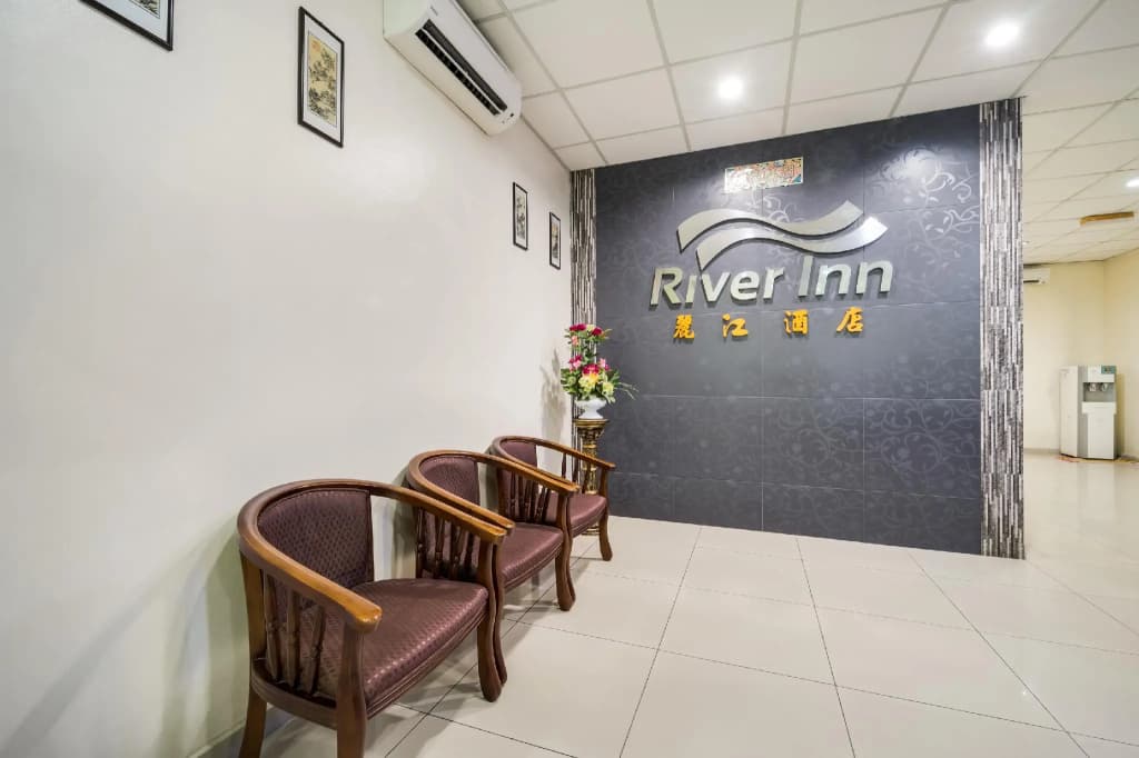 OYO 301 River Inn Hotel - photo 1