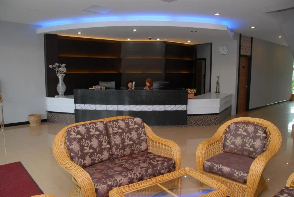 Queen Hotel - photo 2