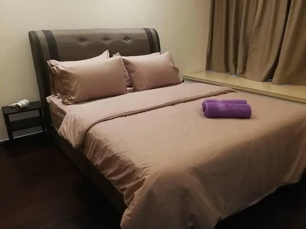 JB City CIQ-R&F Shopping Mall Apartment - photo 3