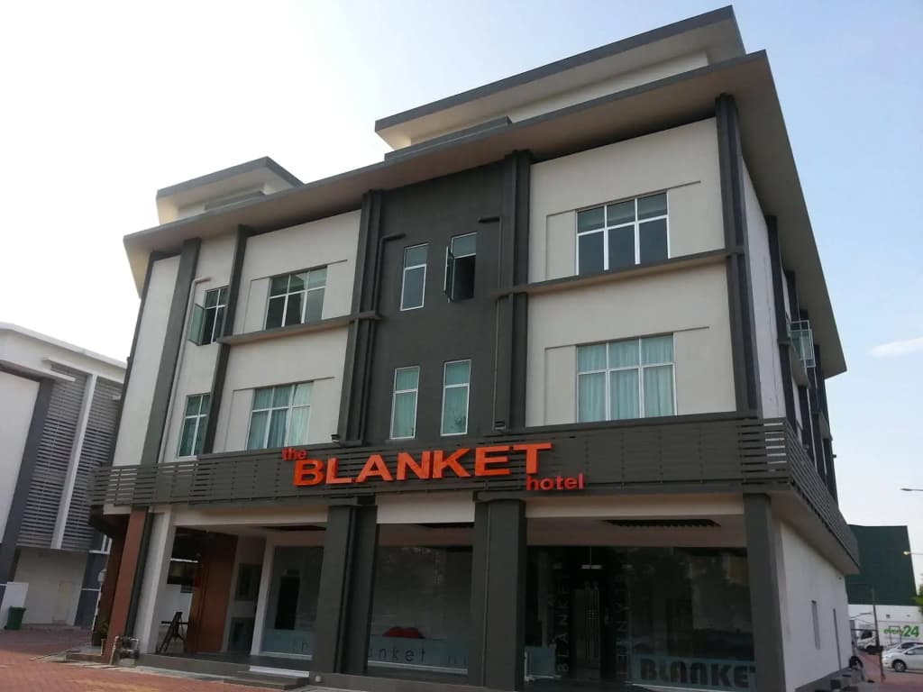 The Blanket Hotel - photo 1