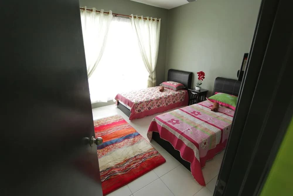 Homestay Casa Mewah at Hijauan Heights - photo 1