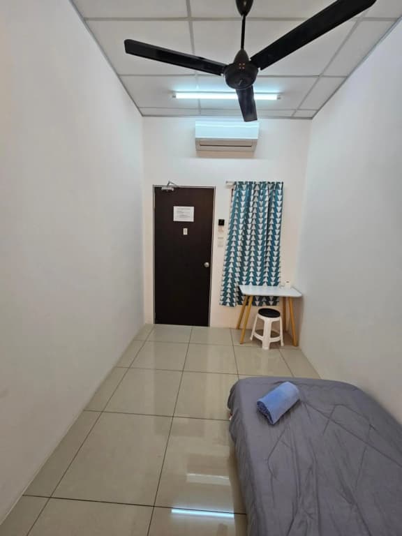 Color Mixed Home Hostel - photo 2