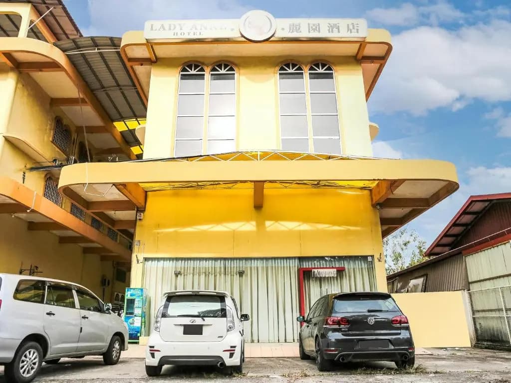 OYO 90104 Lady Anne Hotel - photo 1