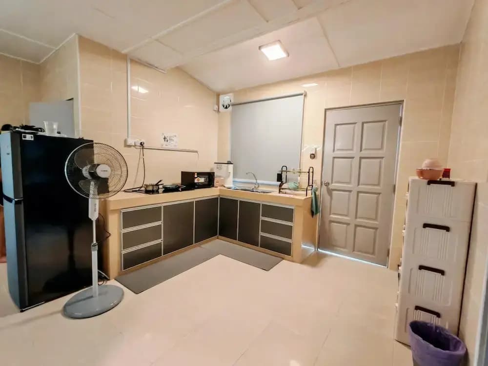 Comfy Tok Sira Home Kuantan 5 BR - photo 12