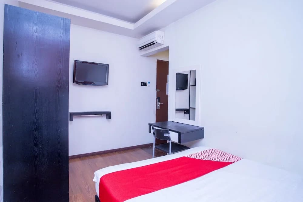 OYO 44037 King Park Hotel - photo 15