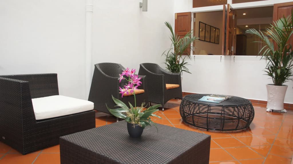 Heeren Straits Hotel - photo 2