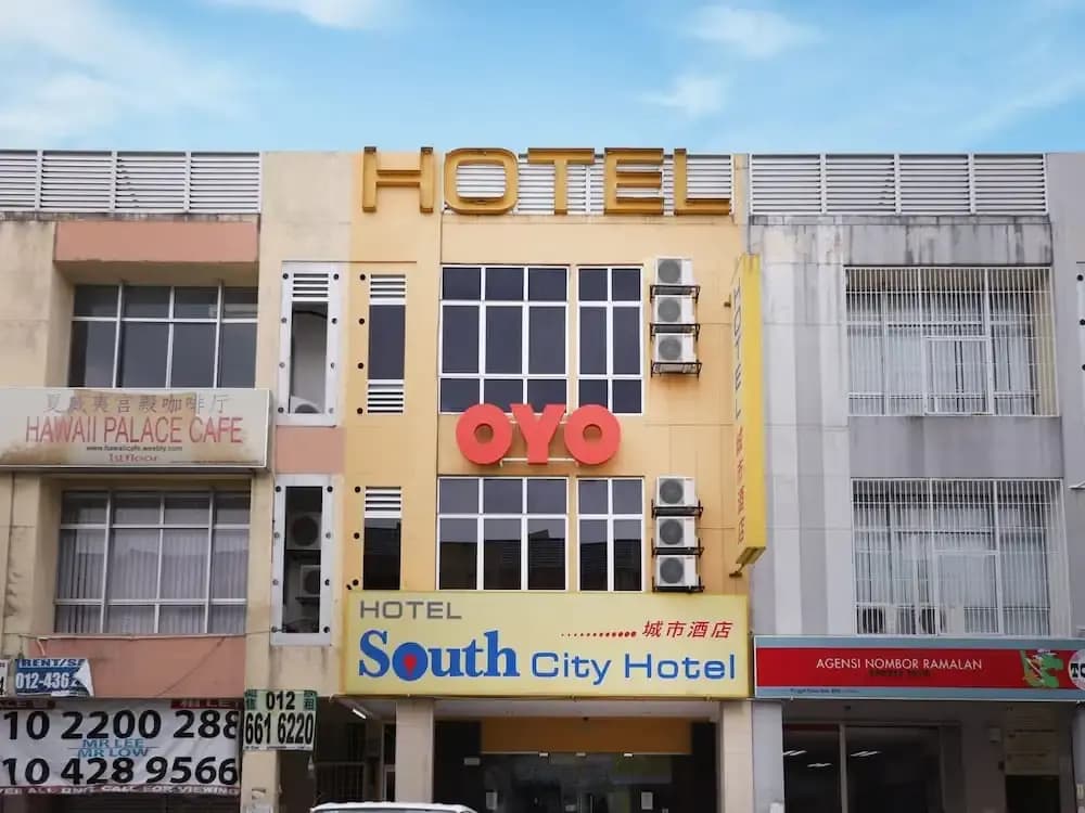 OYO 90270 South City Hotel - photo 1