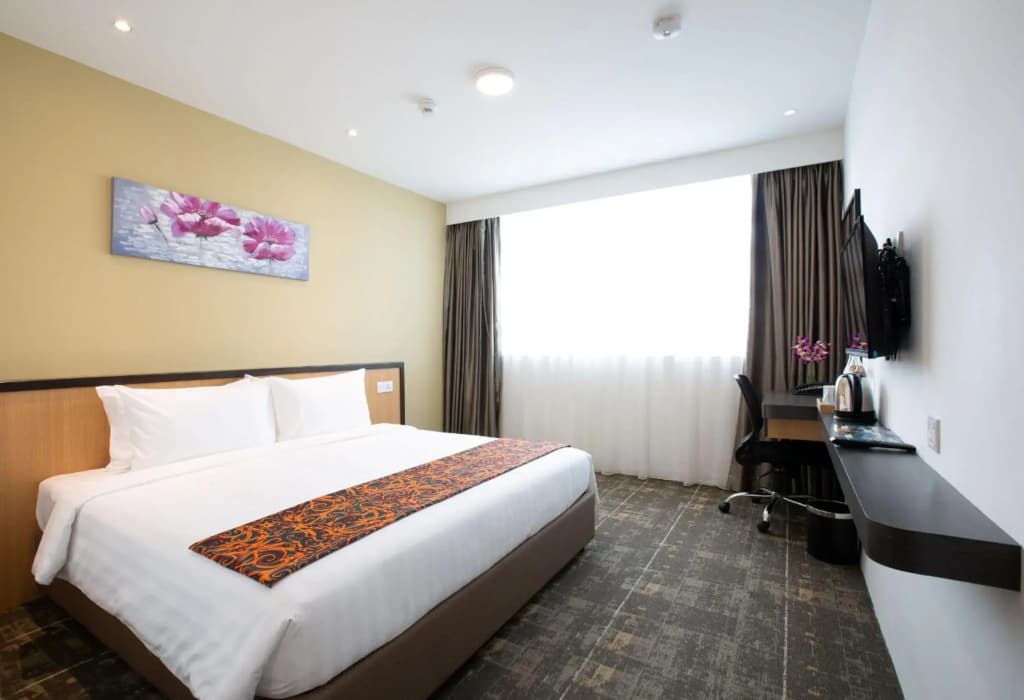Hotel 7 Suria - photo 2