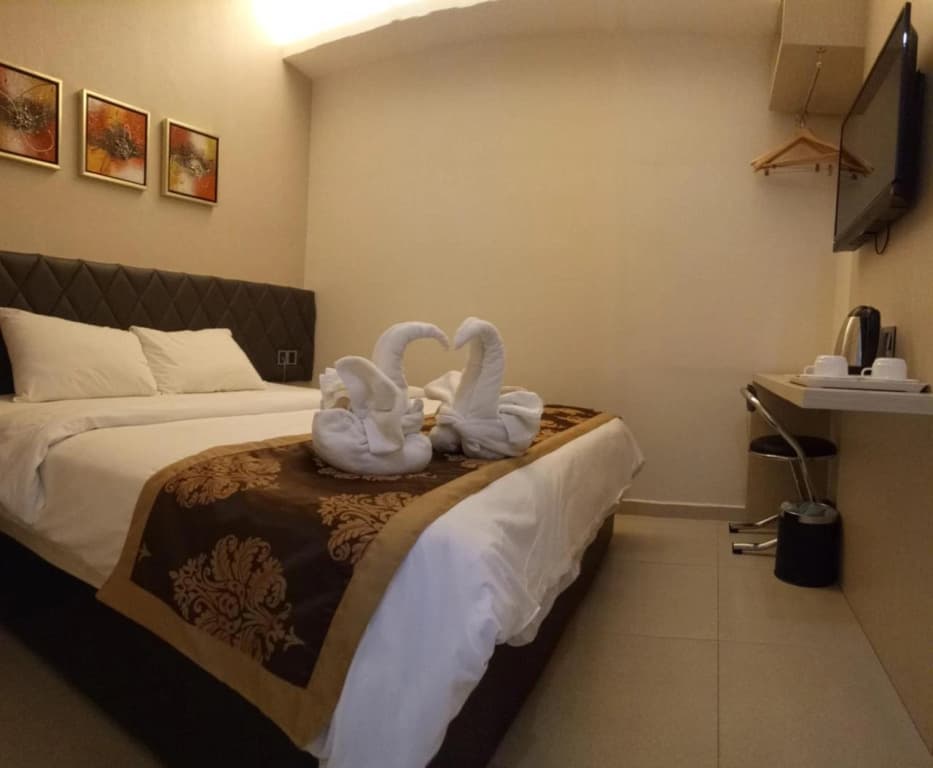 Golden Leaves Hotel - photo 7