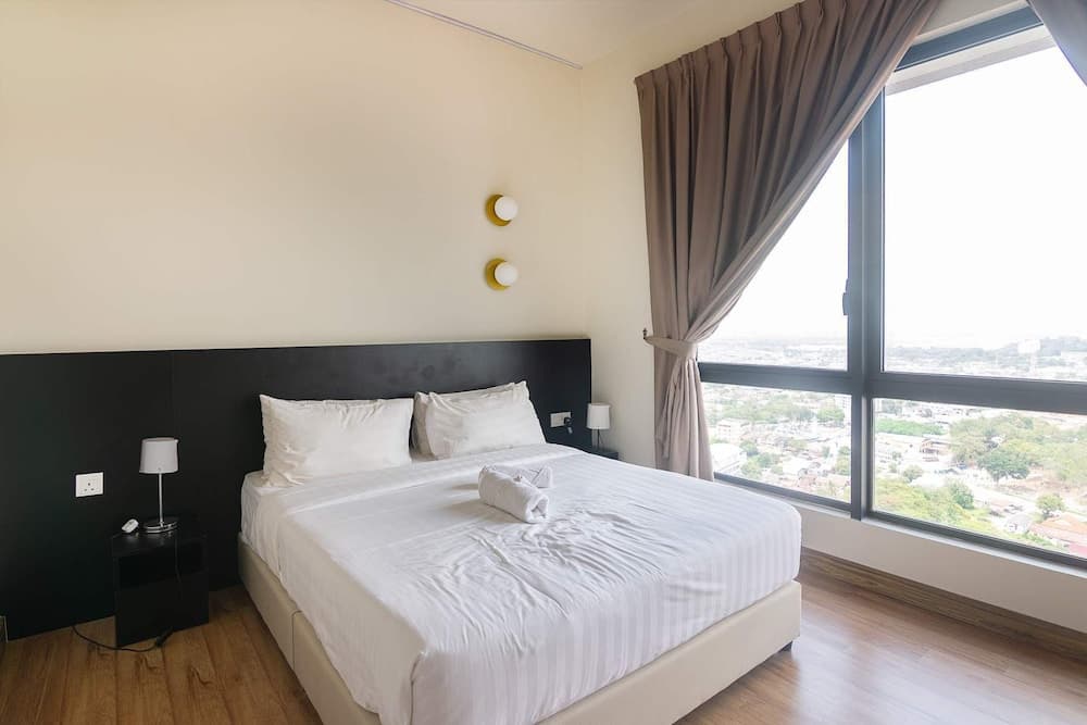 Modern 2BR Stay, Pool, Near Jonker St Melaka - photo 2