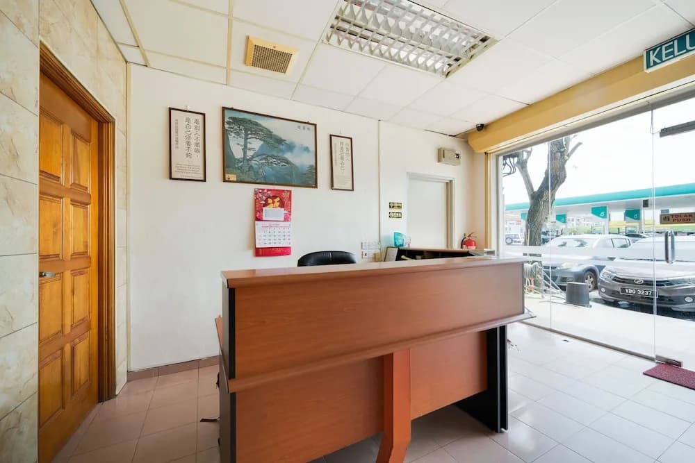 CP Hotel by OYO Rooms - photo 2