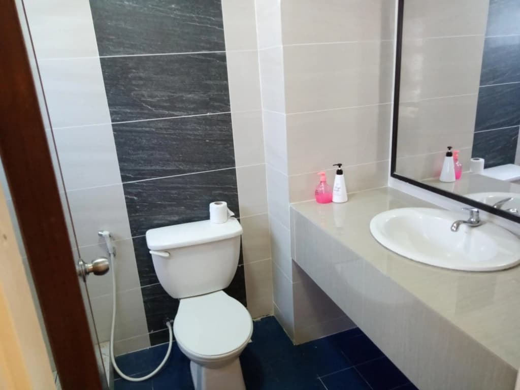 5 Bedrooms Penthouse 3 Bedrooms Apartment Marina Court Resort Condominium - photo 9