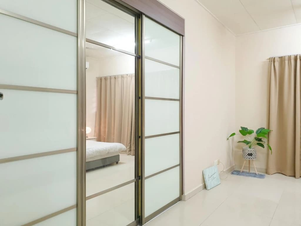 Airport Garden Stay #corner hoise 5 rooms #free wifi #parking #tv chanel - photo 6
