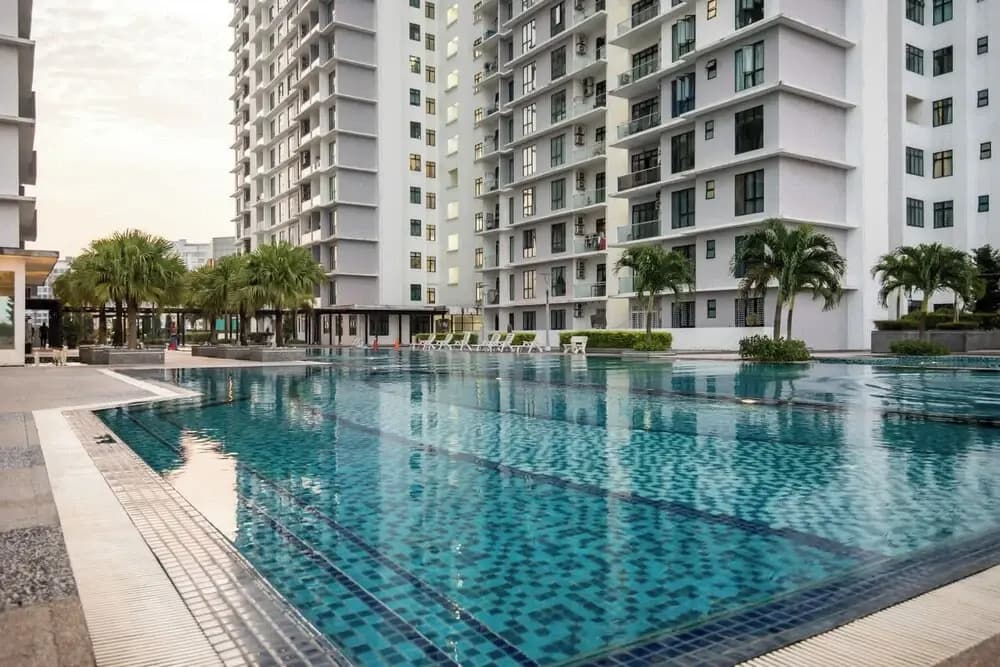 Stylish 4BR Near Paradigm Mall, Pool, Free Parking - photo 16