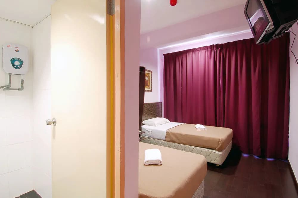Aristo Hotel @ Putatan - photo 8