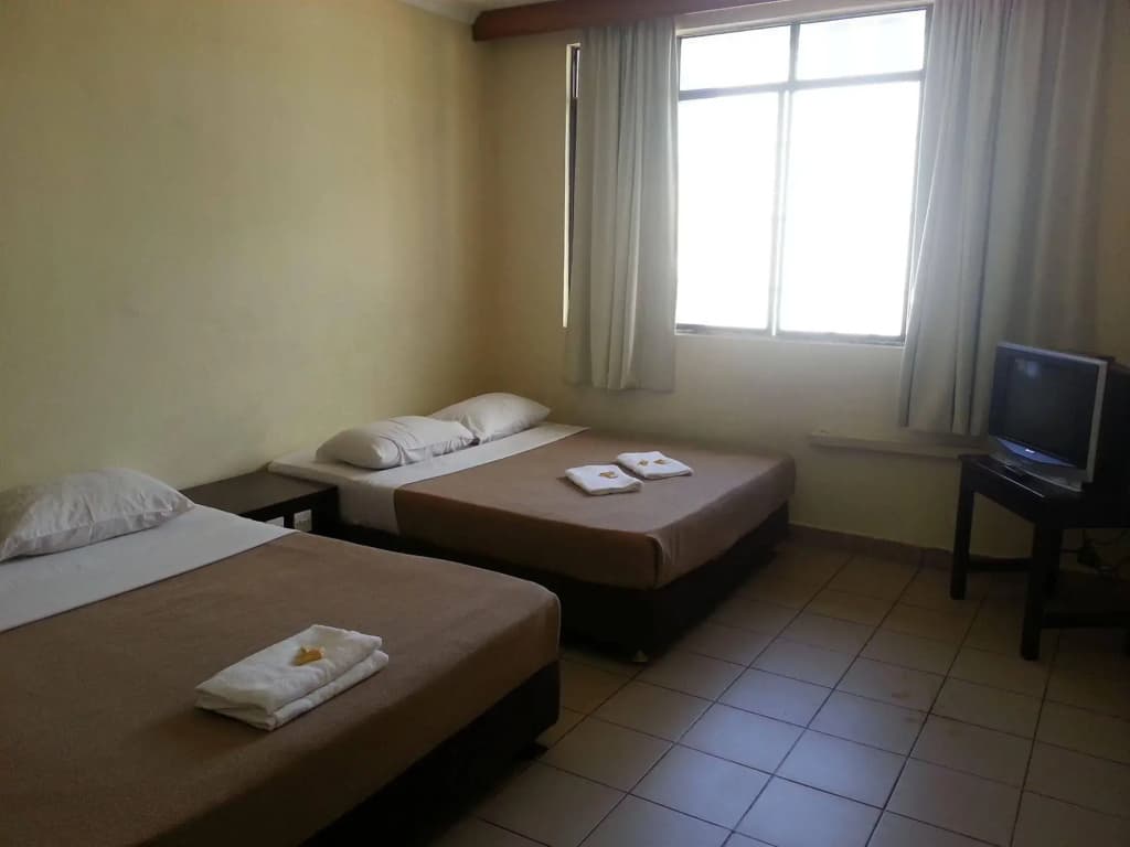 Iskandar Sinsuran Guesthouse - photo 4