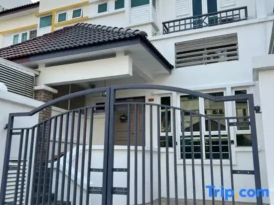 Karpal Singh Drive Seaside Georgetown 4BR-15pax by 3C - photo 8