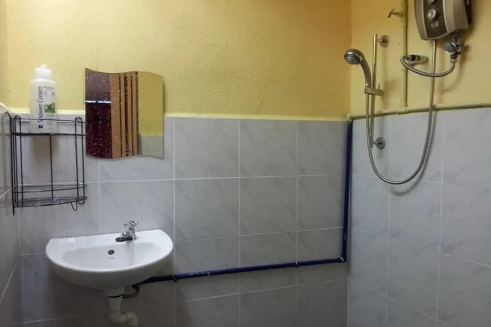 Farin Hotel Jelutong - photo 8