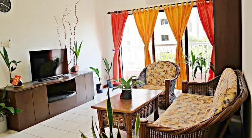 Waterfront Holiday Suites @ Marina Court Resort Kota Kinabalu - photo 10