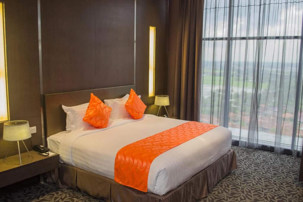 Grand Alora Hotel - photo 3