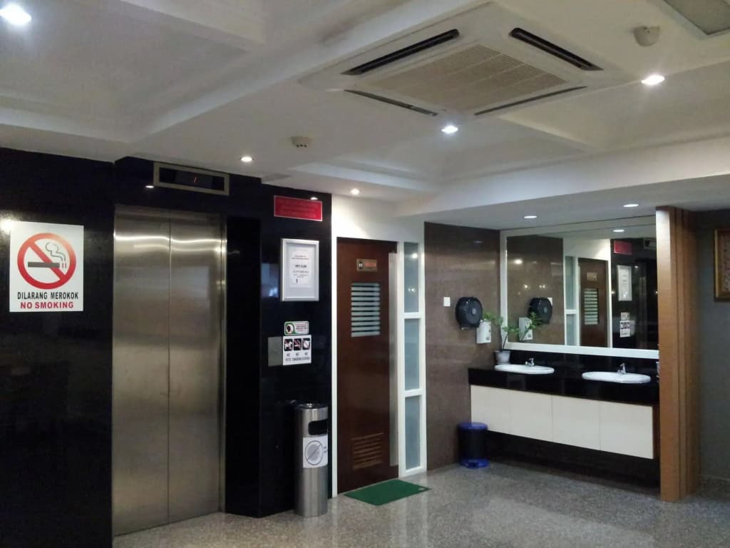 Royal Queenspark Hotel - photo 12