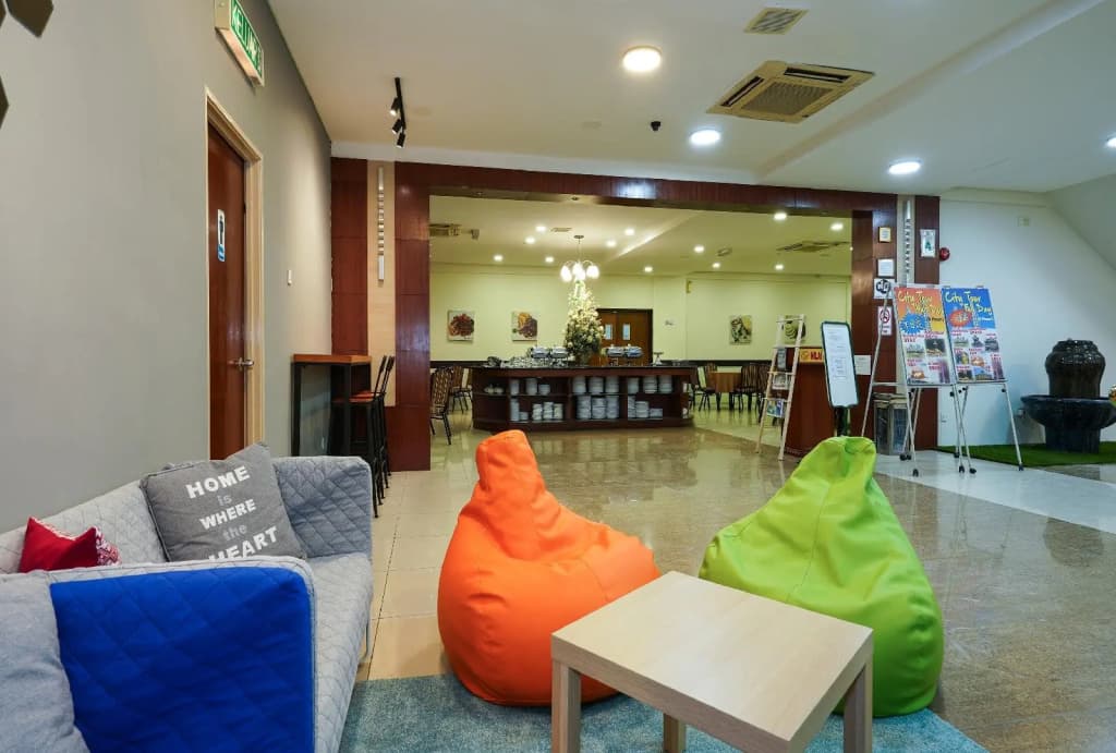 OYO 43955 N9 Business Hotel - photo 13