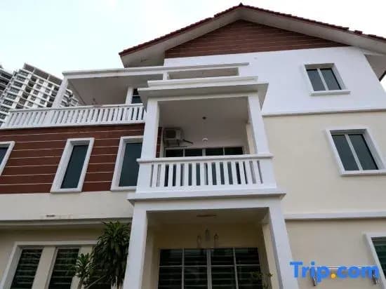7BR Bungalow Tanjung Tokong WiFi Near Straits Quay - photo 1